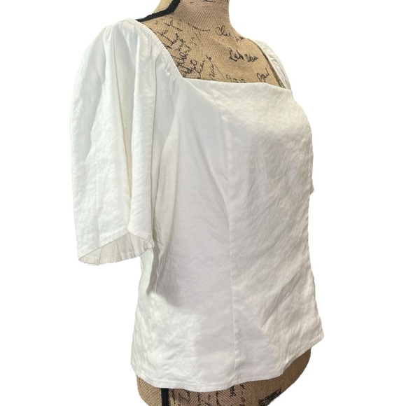 Antonio Melani. NWOT  Square neck ivory flutter sleeve cropped top.  Size 12 - Picture 3 of 9
